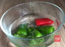 Illustration of how to make fried pork with tofu skin 4