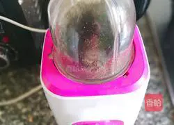 Illustration of how to make black sesame butterfly steamed buns 1