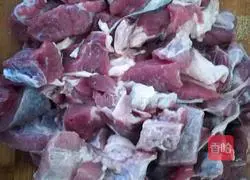 Illustration of Beef Brisket and Tripterygium Soup 1