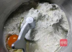 Illustration of how to make scallion oil scissor noodles 3