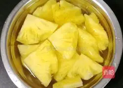 Pictures of how to make pineapple apple sugar water 3