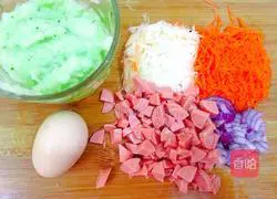 Illustration of how to make cucumber and potato egg pancakes 2