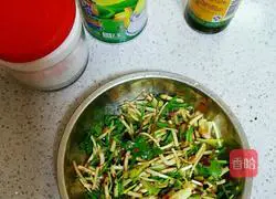 Enshi cold folded ear root Illustration of how to do it 5