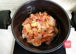 Lotus root stewed chicken soup illustration 6