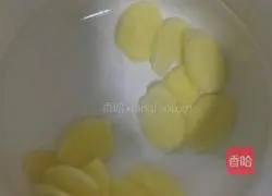 Illustration of how to make red dates, wolfberry and ginger soup 1