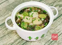 Illustration of how to make seaweed, meatball and egg drop soup 12