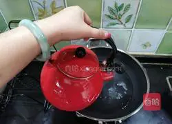 Illustration of how to make pork ribs, taro and baby cabbage soup 3