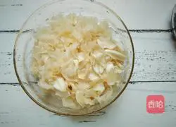 Illustration of how to make purple sweet potato, white fungus and lily soup 3