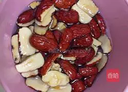 Illustration of making red date soy milk 2