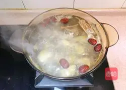 Illustration of how to make stewed chicken with Gastrodia elata and Codonopsis pilosula 7