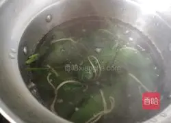 Illustration of how to make crystal rice dumplings 12