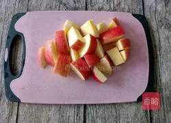 Apple, Tremella and Red Fruit Soup Recipe Illustration 8