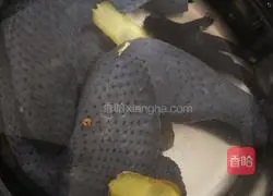 Cordyceps Black Chicken Soup Recipe Illustration 2