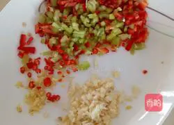 Illustration of how to make double pepper preserved eggs 2