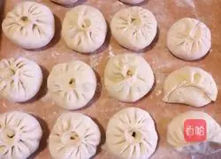 Illustration of how to make pork-skin buns (pork-skinned chives) 19