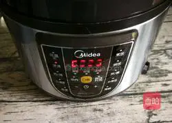 Illustration of how to make pork ribs, carrot and lotus root soup 5