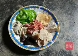 Illustration of grilled sausage and vegetable pizza 3