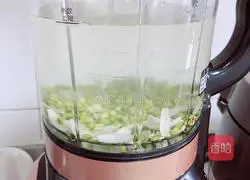 Illustration of how to make lily barley and mung bean drink 5