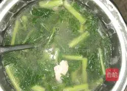 Illustration of how to make mustard green lean meat soup 6
