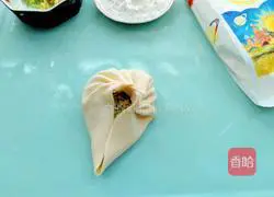 Illustration of how to make zucchini pancake 14