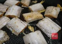 Illustration of braised hairtail fish 5