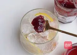 Illustration of how to make peach and raspberry drink 6