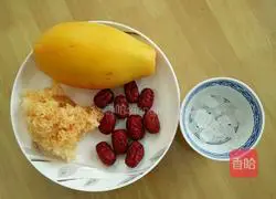 Papaya, red dates and white fungus soup Illustration of how to make soup 1