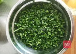 Illustration of home-style chive egg pancake 1