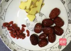 Yam, wolfberry, black chicken soup recipe 2