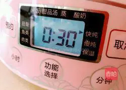 Illustration of how to make hawthorn and white fungus soup 8