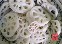 Illustration of how to make cold lotus root 5