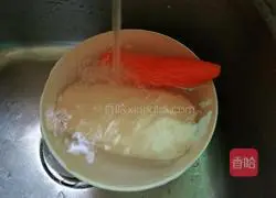 Illustration of how to make mushroom, carrot, lotus root and pork ribs soup 3