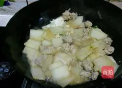 Illustration of how to make meatballs stuffed with winter melon 12