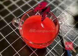 Cold and delicious Illustration of how to make watermelon juice 11