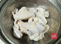 Illustration of how to make chicken soup 4