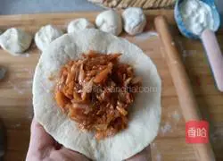 Illustration of how to make carrot vermicelli and meat buns 13