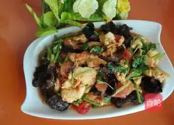 Illustration of how to make scrambled eggs with tomatoes and fungus 15