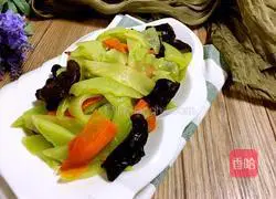 Illustration of how to make fried fungus with lettuce 7