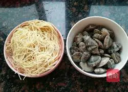 Cool Flowers Illustration of making clam noodles 5