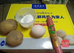 Illustration of how to make egg pancakes with shredded potatoes 1