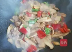 Illustration of how to make fried pork slices with king oyster mushroom 14