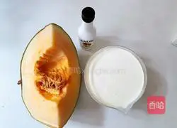 Illustration of how to make honeydew melon coconut coffee liqueur 1