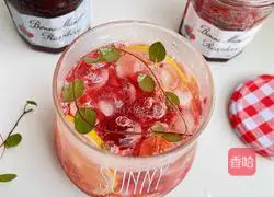 Illustration of how to make peach and raspberry drink 10