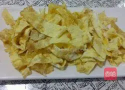 Illustration of how to make spinach with egg skin 3