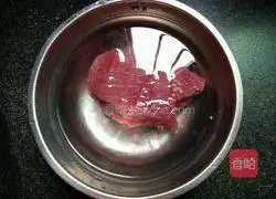 Illustration of how to make Codonopsis and Astragalus Beef Soup 2