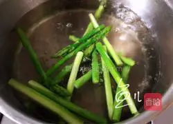 Beef, Shrimp and Asparagus Pasta Recipe Illustration 6