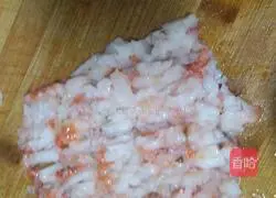 Illustration of how to make delicious shrimp and meat wontons 4