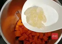 Illustration of how to make millet pumpkin soup 9