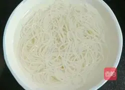 Illustration of how to make noodles with mushroom and meat sauce 3