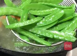 Stir-fried snow peas with pork belly Illustration of how to do it 9